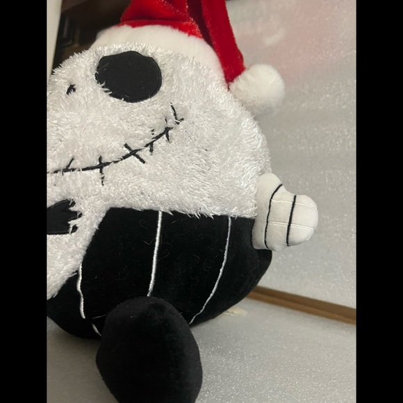 DISNEY PARKS JACK SKELLINGTON NIGHTMARE BEFORE CHRISTMAS ROUND PLUSH SANTA - Picture 4 of 7